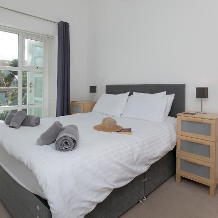 Pass The Keys 2 Bed Sea View Apartment With Balcony Parking Benllech Bagian luar foto