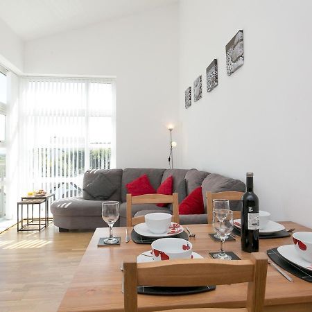 Pass The Keys 2 Bed Sea View Apartment With Balcony Parking Benllech Bagian luar foto