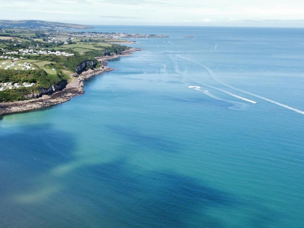 Pass The Keys 2 Bed Sea View Apartment With Balcony Parking Benllech Bagian luar foto
