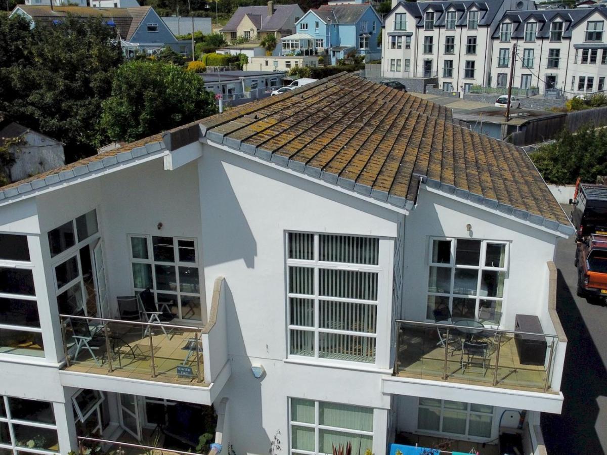 Pass The Keys 2 Bed Sea View Apartment With Balcony Parking Benllech Bagian luar foto