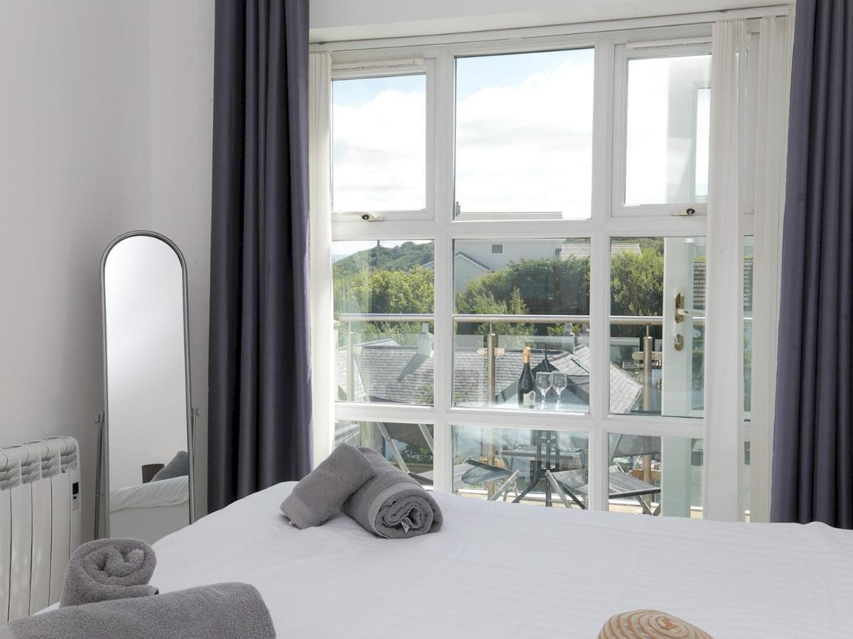 Pass The Keys 2 Bed Sea View Apartment With Balcony Parking Benllech Bagian luar foto