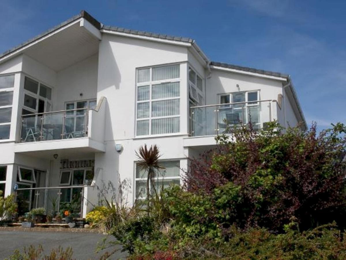 Pass The Keys 2 Bed Sea View Apartment With Balcony Parking Benllech Bagian luar foto